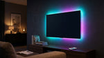 Cinta LED RGB iluminando la parte trasera de un televisor